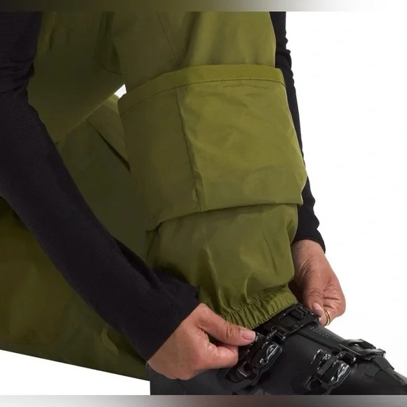 The North Face Women Sz XS Short freedom insulated Snow Ski bib Forest Olive New - Picture 3 of 16